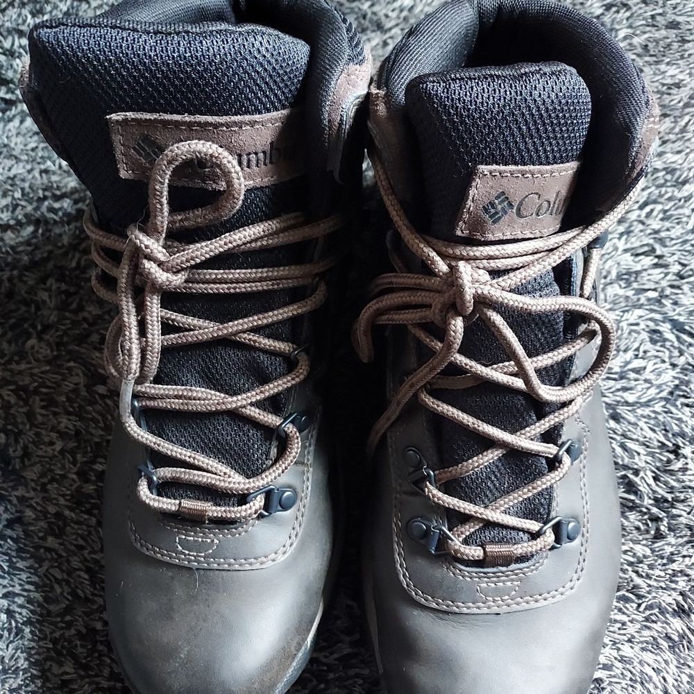 Columbia Men's Leather Waterproof Hiking Boots with Brown Laces Size 10